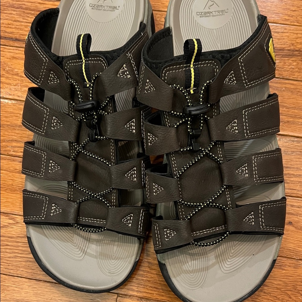 Ozark Trail Black and Gray Men's Sandals